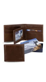 Billetera de cuero color marrón claro, con costuras blancas contrastantes. Diseño plegable con visor interior para tarjetas y compartimento para billetes con cierre interno.