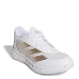 Championes Adidas Gamechaser blancos con detalles en dorado. Zapatillas deportivas con las tres tiras características de Adidas en los laterales.