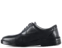 Zapato de cuero negro con cordones, de estilo clásico y suela plana.