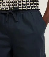 Bermuda masculina confeccionada en algod
