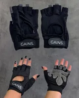 Guantes de entrenamiento negros sin dedos, con palma acolchada gris con diseño de panal y ajuste de velcro en la muñeca.
