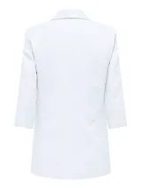 Blazer blanco de lino y viscosa, con mangas 3/4 y cuello solapa.