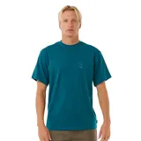 Remera verde de manga corta con cuello redondo y logo bordado en el pecho.