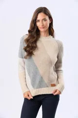 Buzo tejido de manga larga con cuello redondo, diseño a rayas horizontales en tonos beige, rosa y gris.