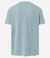 Remera celeste de corte recto, cuello redondo y mangas cortas.