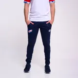 Pantalón de entrenamiento azul marino del Club Nacional de Football, con corte recto, bolsillos laterales con cierre y logo de Umbro bordado.