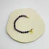 Pulsera de cuentas de piedras naturales de 6mm de diámetro, con terminaciones y dije con el símbolo del signo zodiacal en acero plateado o baño dorado.