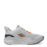Championes grises de running, marca Umbro, con detalles en naranja y suela negra.