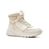 Bota acordonada marrón con detalles en charol y cuello de piel sintética blanca.