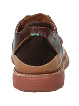 Zapato acordonado de cuero marrón con suela liviana de EVA con tecnología Honey Foam.