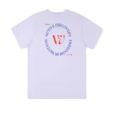 Remera blanca de algodón con logo Rivvia estampado en el pecho.