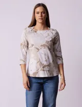 Remera de algodón estampada, marca Ruby Rd. Manga ¾ y escote cuadrado.