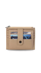 Tarjetero negro de símil cuero con presilla frontal y capacidad para 11 tarjetas. Incluye un visor transparente y un bolsillo con cierre para monedas o billetes.