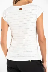Remera blanca de algodón peinado con elastano, corte al cuerpo, escote en V y mangas cortas.