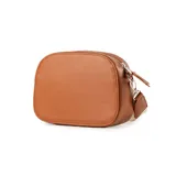 Bandolera color habano de símil cuero con correa regulable y herrajes plateados.