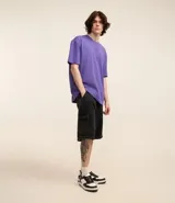 Remera relaxed de algodón con efecto grueso, color azul marino, cuello redondo y manga corta.