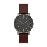 Reloj Skagen Signature con correa de cuero marrón, caja plateada y esfera gris oscura con indicadores de hora en dorado.