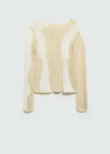 Sweater de punto calado color crema, de corte recto y cuello redondo.