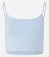 Musculosa cropped negra de algodón con breteles finos y escote redondo.