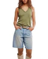 Musculosa verde oliva de algodón y poliéster, con cuello en V y sisas anchas.