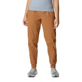 Pantalón jogger color marrón, con cintura elástica, bolsillos laterales y puños elásticos.