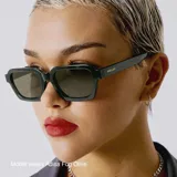 Lentes de sol unisex de forma cuadrada, color verde oscuro, con lentes polarizadas de categoría 3 y protección UV 400.