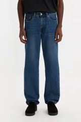 Pantalón de jean azul de corte recto, tiro medio y calce regular.