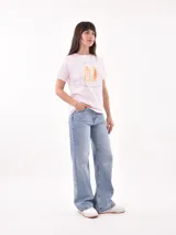 Remera lila con estampado frontal con la frase "Gracias por nada".
