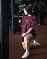 Remera negra de algodón, corte oversize y mangas cortas. Estampado frontal pequeño con la palabra 'GAINS.' en color blanco.