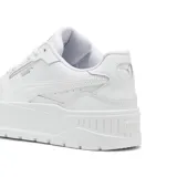 Zapatillas blancas con diseño de plataforma y logo distintivo, ideales para un look casual.