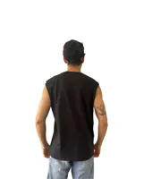 Musculosa negra sin mangas con estampado de una mujer fumando y el logo de OTF.