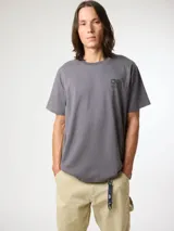 Canguro azul con capucha y bolsillo tipo canguro con solapa.