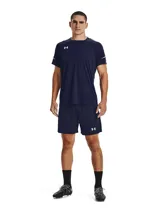 Short deportivo Under Armour, modelo Golazo 3.0, color azul marino, confeccionado en tejido ligero y elástico que absorbe el sudor. Presenta el logo de la marca en la pierna izquierda.