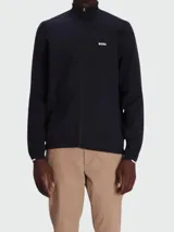 Campera de punto azul marino marca Boss, modelo Ever-X, de corte regular fit, con cuello alto, cierre frontal y logo bordado en el pecho. Puños con detalle de línea blanca.