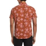 Camisa de hombre manga corta, color ladrillo con estampado floral en rosa. Tiene cuello abotonado, bolsillo en el pecho y corte clásico.
