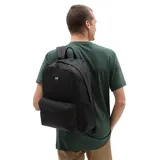 Mochila Vans Old Skool H2O negra con logo de la marca en la parte superior y bolsillo frontal con cierre.