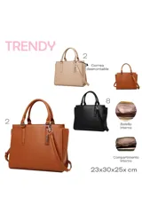 Cartera tipo tote color beige con doble asa de mano y correa larga extraíble.