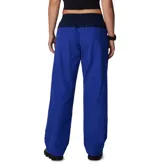 Pantalón negro de mujer, de corte recto y tiro alto, con cintura elástica ajustable con cordón, bolsillos laterales y bolsillo adicional en la pierna. Cuenta con puños ajustables con cordón y forro de malla para mayor transpirabilidad.