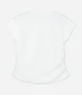 Blusa de ribana de algodón color blanco, con cuello redondo, sin mangas, fruncidos laterales y aplicación de perlas artificiales y strass.