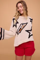 Sweater tejido a máquina manual con bordado a mano. Silueta oversize con mangas anchas y largo por arriba de la cola.