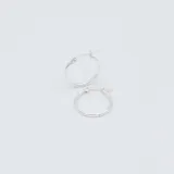 Par de aros argolla de plata 925, lisos y de grosor medio.