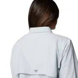 Camisa de pesca Columbia Bahama de manga larga color azul marino, con cuello abotonado, dos bolsillos frontales con cierre de velcro, ventilación en la espalda y tecnología Omni-Shade UPF 30.