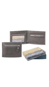 Billetera gris de cuero con bolsillo frontal con cierre metálico. Interior con visor, tarjeteros, doble compartimento para billetes y un compartimento con cierre en la parte posterior interna.