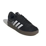 Championes Adidas VL Court 3.0 Low, color negro con las tres tiras blancas y suela marrón.