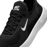 Championes de running Nike Free 2025, color negro con suela blanca y logo blanco.