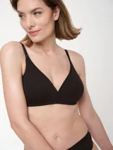 Soutien color piel, sin aro ni relleno, con breteles finos regulables.