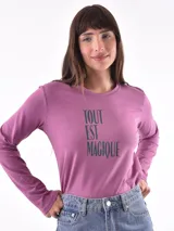 Remera color tostado de manga larga con cuello redondo y estampado de un águila y la palabra 'Merica.
