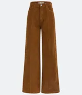 Pantalón pantalona acampanado color marrón de pana con bolsillos delanteros y traseros.