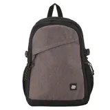 Mochila negra con bolsillo lateral de malla y correas ajustables acolchadas, ideal para uso diario.