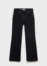 Pantalón de jean negro de corte recto con terminación desflecada.